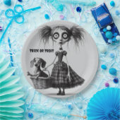 Lange Skinny Wide Eyed Gothic Meisje Papieren Bordje (Feest)