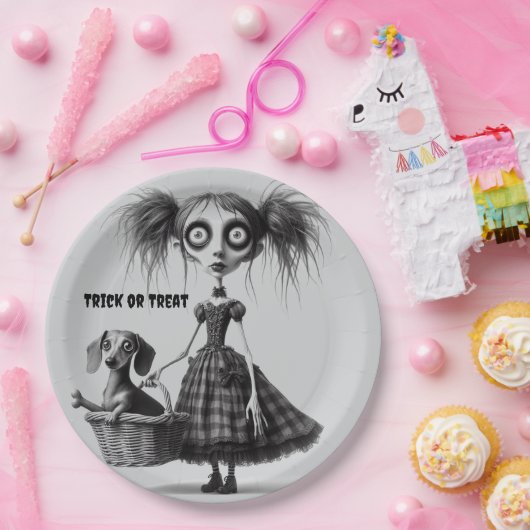 Lange Skinny Wide Eyed Gothic Meisje Papieren Bordje (Feest)