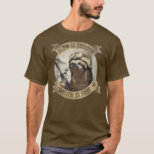 Langzaam is vloeiend vlot is snelle Pistolen met s T-shirt