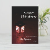 Lanterne festive dans la carte de Noël sombre (Debout devant)