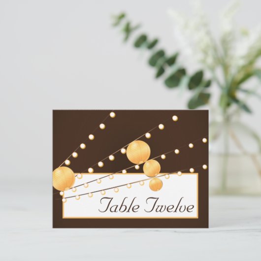 Lanternes en papier de carte de place sur les cint (Debout devant)