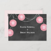 Lanternes roses pâles sur le chalet RSVP (Devant / Derrière)