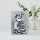 Lapin antique d'amour de fille de carte postale de (Debout devant)