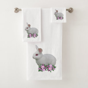 Lapin blanc et fleurs de pommier sur fond blanc