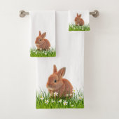 Lapin Brun Mignon & Fleurs sur Fond Blanc (En situation)