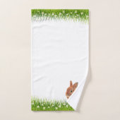 Lapin Brun Mignon & Fleurs sur Fond Blanc (Serviette à main)