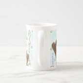 Lapin dans le lit avec la tasse d'insectes (Dos)