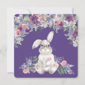 Lapin de Pâques assis dans les fleurs Carte (Devant)