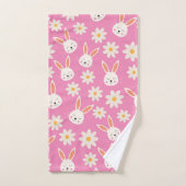 Lapin de Pâques drôle avec des fleurs blanches sur (Serviette à main)
