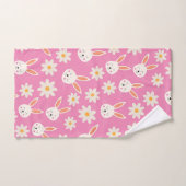 Lapin de Pâques drôle avec des fleurs blanches sur (Serviette à main)
