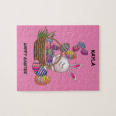 lapin de Pâques en panier avec puzzle d'oeufs. (Horizontal)