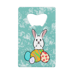 Lapin de Pâques sur les oeufs de Pâques