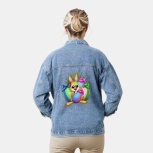 Lapin drôle mordant un œuf de Pâques