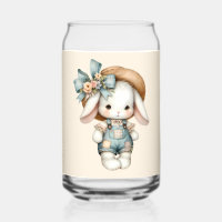 Lapin mignon en salopette avec chapeau de paille e
