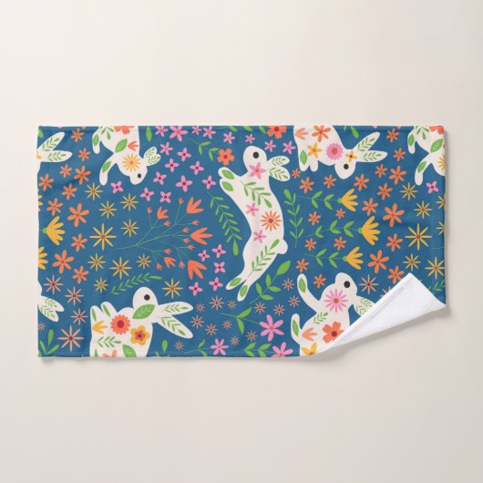 Lapins de Pâques blancs avec fleurs de Whimsical (Serviette à main)