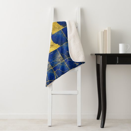 Lapis Lazuli Chessboard en Gold Chess Piecks Sherpa Deken (In situ)