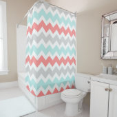 L'Aqua de corail Chevron gris barre le rideau en (En situation)