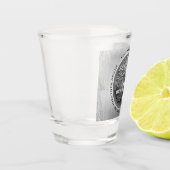 L'arbre commémoratif de la vie en verre abattu (Gauche)