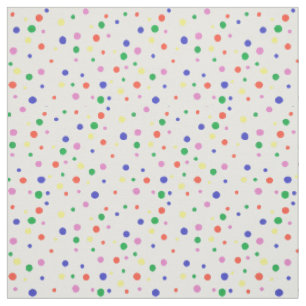 L'arc-en-ciel coloré colore le tissu de blanc de