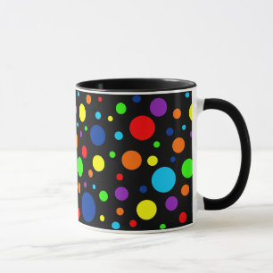 L'arc-en-ciel foncé repère la tasse