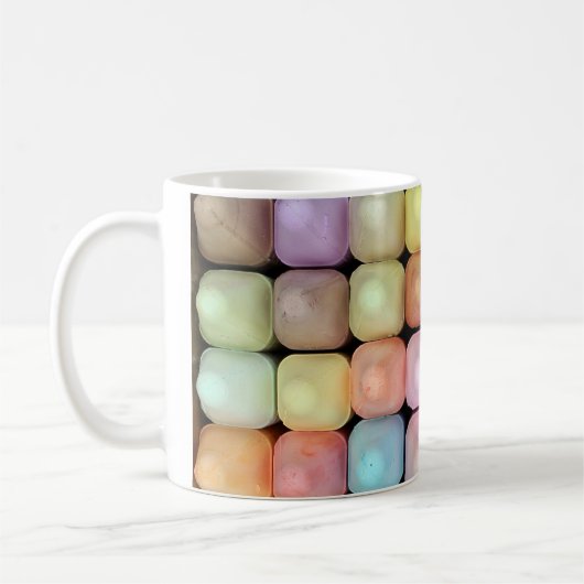 Large multi-colored chalk pattern on mug (Gauche)