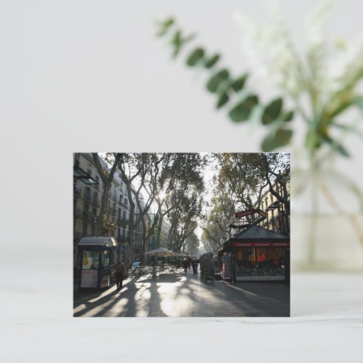 Las Ramblas, Barcelone, carte postale (Debout devant)