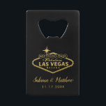 Las Vegas Mariage Gold et Black<br><div class="desc">Mariage dans fabuleux Las Vegas signe dans élégant faux feuille d'or avec les noms de mariée et mariée et mariage date sur un ouvre-bouteille est parfait pour une faveur utile. Ajoutez un message de remerciement personnalisé à l'arrière et modifiez les couleurs et les polices en cliquant sur "customiser plus loin"....</div>