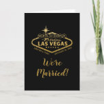 Las Vegas Mariage plié Faire-part vertical<br><div class="desc">Las Vegas Elopement Mariage carte verticale Faire-part avec le célèbre Welcome to Las Vegas Connectez-vous avec effet fausse feuille or sur un arrière - plan noir de couleur modifiable. La conception créative et amusante des polices à l'intérieur de la carte pliée est entièrement personnalisable, et vous pouvez ajouter des photos...</div>