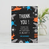 Laser tag d'anniversaire invitations guerre d'arme (Debout devant)