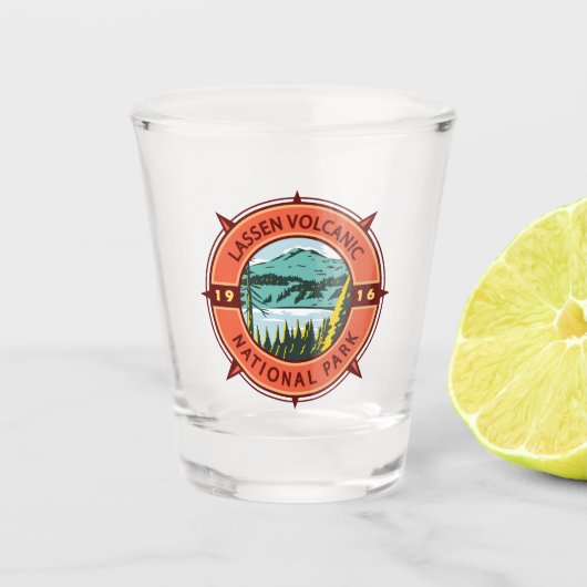 Lassen Volcanic National Park Retro Compass Emblem Shot Glas (Voorkant)