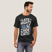 Late Nights Code And Cats Programmer Cat T-shirt (Voorkant volledig)