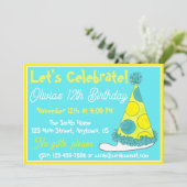 Laten we de Groene Polka Dot Party Pet vieren. Kaart (Staand voorkant)