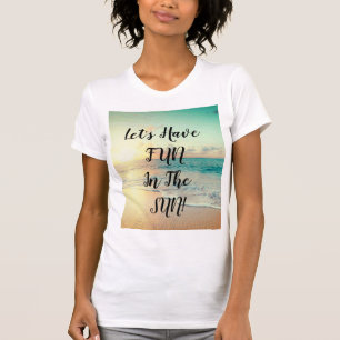 "Laten we een vlinderstekst op een zonnige strandf T-shirt