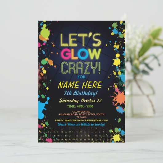 Laten we Glow Crazy verjaardag Neon verf uitnodigi Kaart (Staand voorkant)
