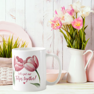 Laten we onze tulpen samenstellen Mok