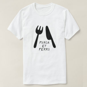 Latijnse tekst: furca, ferro, vork en mes t-shirt