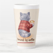 Latte Chat "Propulsé par le Café" Tenant Une Tasse de Ca (Devant)