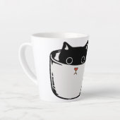 Latte Chaton noir avec nez rouge caché dans une tasse (Angle gauche)