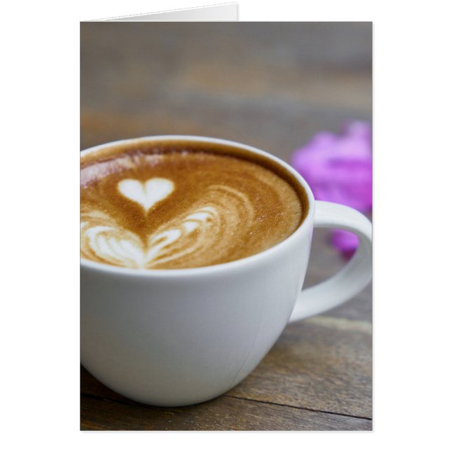 Latte de la coupe du matin avec mousse en forme de (Devant)
