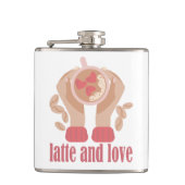 Latte en liefdesbeker, handen en koffie heupfles (Voorkant)