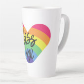 Latte Fierté - embrasse-moi. L'amour est juste. Tasse la (Angle droit)