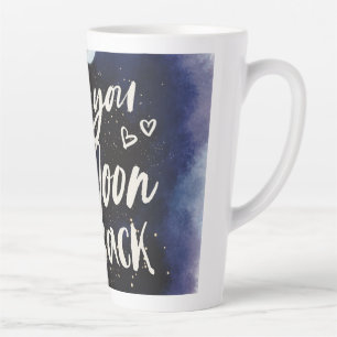 Latte Je t'aime sur la lune et la tasse de galaxie arriè