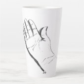 Latte main noire et blanche sur une tasse à café (Devant)
