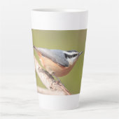 Latte mok met afbeelding van rode borst Nuthatch (Voorkant)