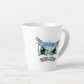Latte Mug 12oz : Qui Pensez-Vous ? (Angle droit)