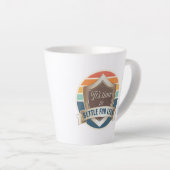 Latte Mug - Il est temps de se contenter de moins (Angle droit)