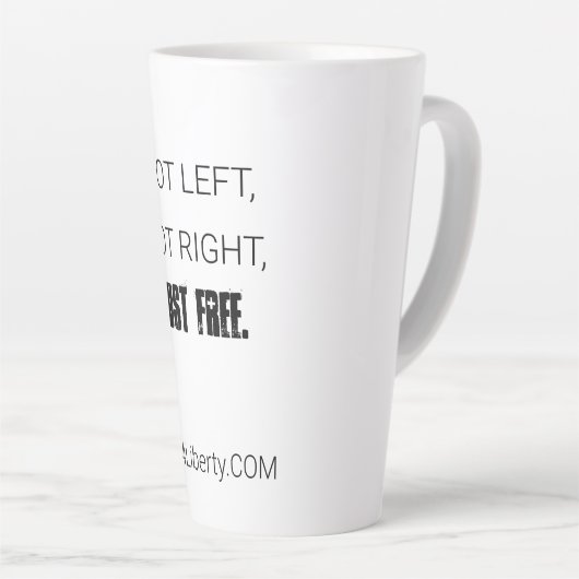 Latte Mug - "Pas Laissé. Non. Juste Libre." (Angle droit)