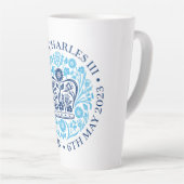 Latte Mug pour le couronnement 2023 - Bleu (Angle droit)