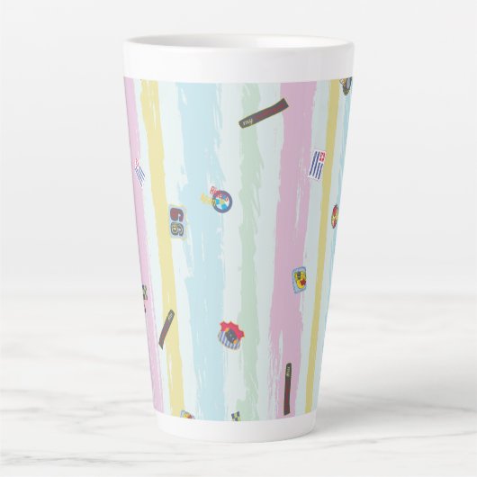 Latte Mug – Sports & Stripes Pastel Racing Design Latte Mok (Voorkant)