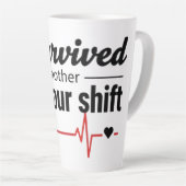 Latte Tasse à café pour infirmière 'J'ai survécu à un au (Angle droit)